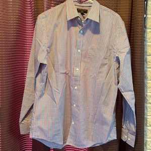 High quality dress shirt. Nice pattern and material. Only worn once.